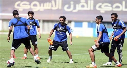 مدرب الأخضر يتابع مران الهلال .. وتدريب خفيف لنفيز .. صور 